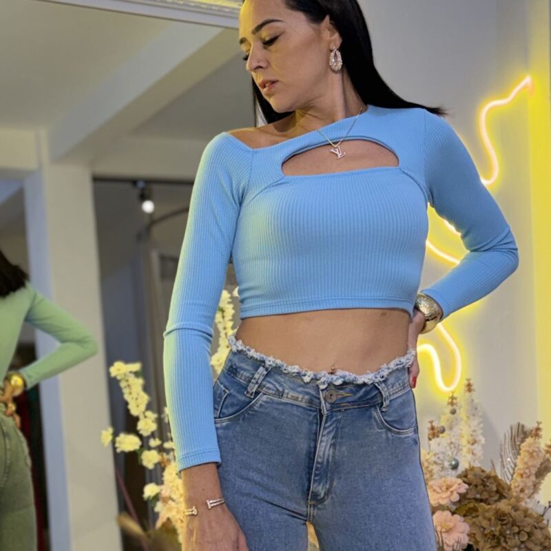 Cropped Anthonela